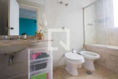 Apartamento à venda com 216m², 3 quartos e 2 vagasBanheiro Suíte 2