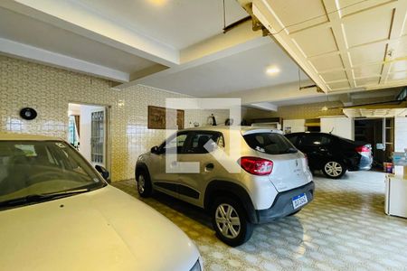 Casa à venda com 505m², 3 quartos e 5 vagas Casa à venda com 505m², 3 quartos e 5 vagasGaragem