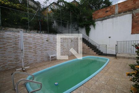 Casa à venda com 600m², 2 quartos e 1 vagaPiscina