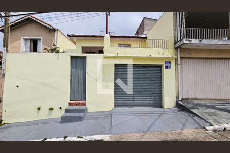 Casa para alugar com 130m², 3 quartos e 1 vaga Casa para alugar com 130m², 3 quartos e 1 vagaFachada