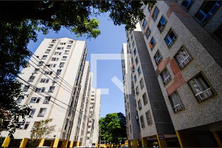 Apartamento à venda com 53m², 2 quartos e 1 vaga Apartamento à venda com 53m², 2 quartos e 1 vagaFachada