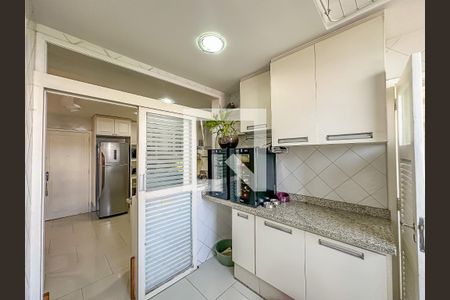 Apartamento à venda com 200m², 4 quartos e 2 vagas Apartamento à venda com 200m², 4 quartos e 2 vagasÁrea de Serviço