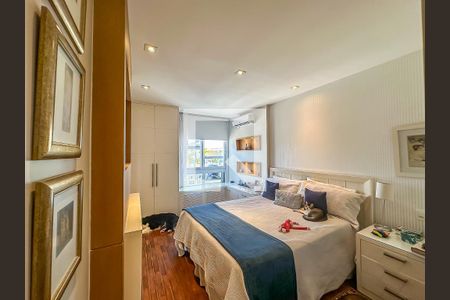 Apartamento à venda com 200m², 4 quartos e 2 vagas Apartamento à venda com 200m², 4 quartos e 2 vagasQuarto 1