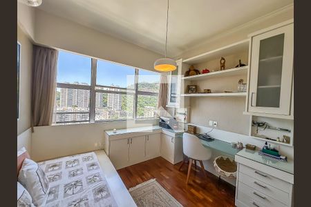 Apartamento à venda com 200m², 4 quartos e 2 vagas Apartamento à venda com 200m², 4 quartos e 2 vagasQuarto 2