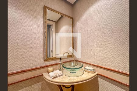 Apartamento à venda com 200m², 4 quartos e 2 vagas Apartamento à venda com 200m², 4 quartos e 2 vagasLavabo