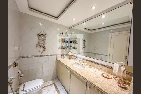 Apartamento à venda com 200m², 4 quartos e 2 vagas Apartamento à venda com 200m², 4 quartos e 2 vagasBanheiro