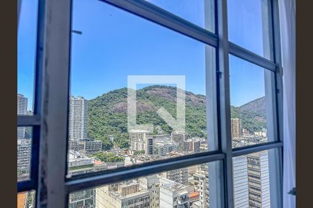 Apartamento à venda com 200m², 4 quartos e 2 vagas Apartamento à venda com 200m², 4 quartos e 2 vagasSala