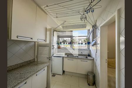 Apartamento à venda com 200m², 4 quartos e 2 vagas Apartamento à venda com 200m², 4 quartos e 2 vagasÁrea de Serviço
