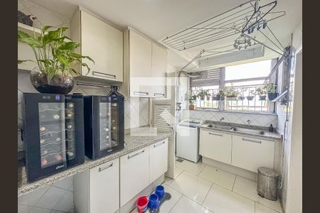 Apartamento à venda com 200m², 4 quartos e 2 vagas Apartamento à venda com 200m², 4 quartos e 2 vagasÁrea de Serviço