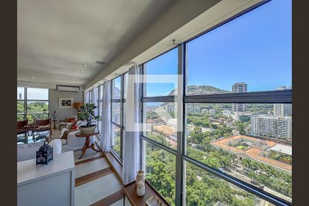Apartamento à venda com 200m², 4 quartos e 2 vagas Apartamento à venda com 200m², 4 quartos e 2 vagasSala
