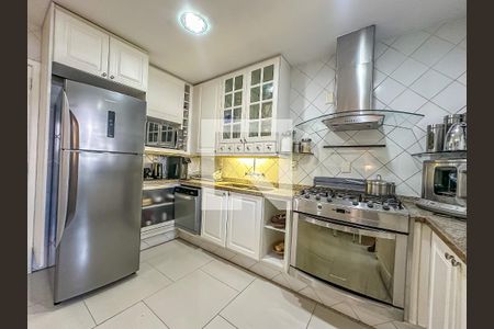 Apartamento à venda com 200m², 4 quartos e 2 vagas Apartamento à venda com 200m², 4 quartos e 2 vagasCozinha