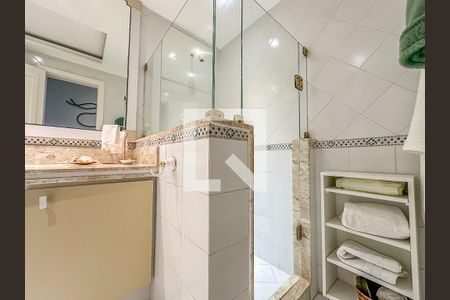 Apartamento à venda com 200m², 4 quartos e 2 vagas Apartamento à venda com 200m², 4 quartos e 2 vagasBanheiro