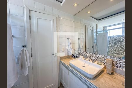 Apartamento à venda com 200m², 4 quartos e 2 vagas Apartamento à venda com 200m², 4 quartos e 2 vagasBanheiro do Quarto 1