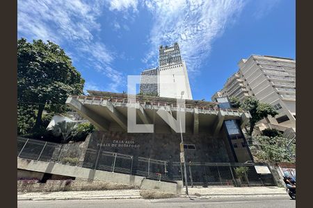 Apartamento à venda com 200m², 4 quartos e 2 vagas Apartamento à venda com 200m², 4 quartos e 2 vagasFachada