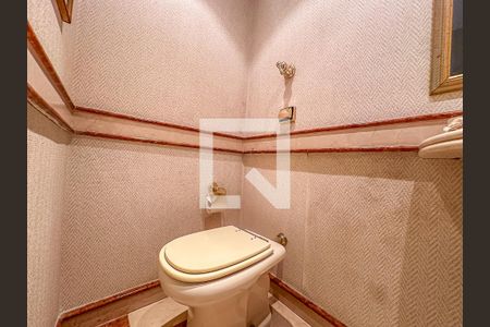 Apartamento à venda com 200m², 4 quartos e 2 vagas Apartamento à venda com 200m², 4 quartos e 2 vagasLavabo