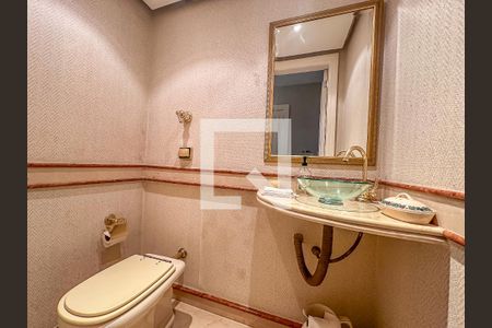 Apartamento à venda com 200m², 4 quartos e 2 vagas Apartamento à venda com 200m², 4 quartos e 2 vagasLavabo