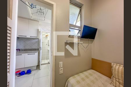 Apartamento à venda com 200m², 4 quartos e 2 vagas Apartamento à venda com 200m², 4 quartos e 2 vagasQuarto de Serviço