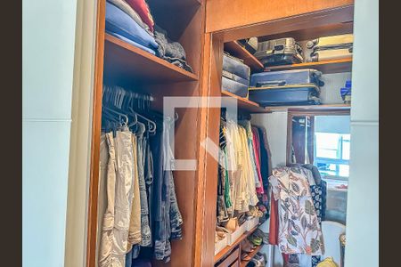 Apartamento à venda com 200m², 4 quartos e 2 vagas Apartamento à venda com 200m², 4 quartos e 2 vagasQuarto 1