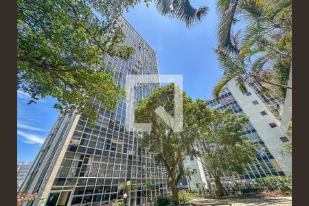 Apartamento à venda com 200m², 4 quartos e 2 vagas Apartamento à venda com 200m², 4 quartos e 2 vagasÁrea comum