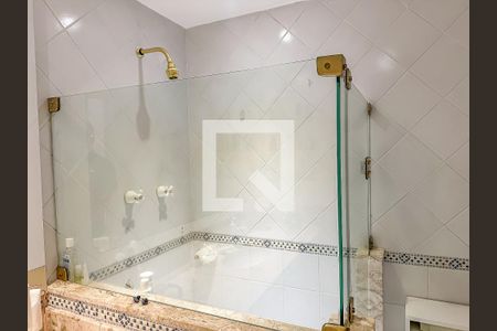 Apartamento à venda com 200m², 4 quartos e 2 vagas Apartamento à venda com 200m², 4 quartos e 2 vagasBanheiro