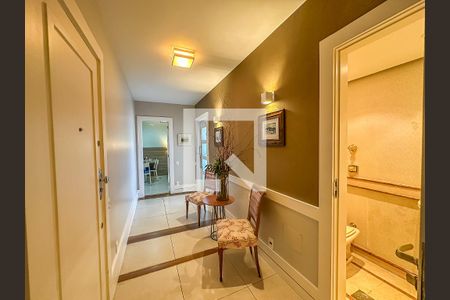 Apartamento à venda com 200m², 4 quartos e 2 vagas Apartamento à venda com 200m², 4 quartos e 2 vagasCorredor