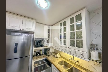 Apartamento à venda com 200m², 4 quartos e 2 vagas Apartamento à venda com 200m², 4 quartos e 2 vagasCozinha