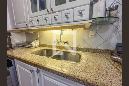 Apartamento à venda com 200m², 4 quartos e 2 vagas Apartamento à venda com 200m², 4 quartos e 2 vagasCozinha