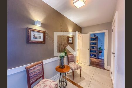 Apartamento à venda com 200m², 4 quartos e 2 vagas Apartamento à venda com 200m², 4 quartos e 2 vagasCorredor