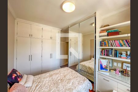 Apartamento à venda com 200m², 4 quartos e 2 vagas Apartamento à venda com 200m², 4 quartos e 2 vagasQuarto 4