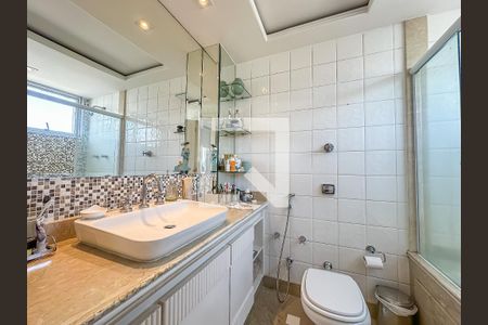 Apartamento à venda com 200m², 4 quartos e 2 vagas Apartamento à venda com 200m², 4 quartos e 2 vagasBanheiro do Quarto 1