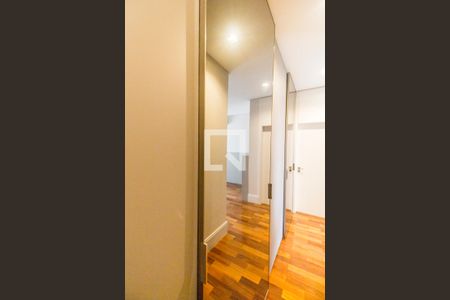 Apartamento à venda com 380m², 3 quartos e 5 vagas Apartamento à venda com 380m², 3 quartos e 5 vagasSuíte 2