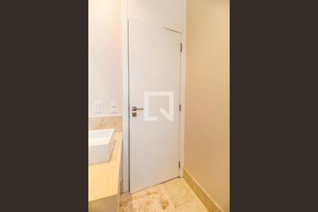 Apartamento à venda com 380m², 3 quartos e 5 vagas Apartamento à venda com 380m², 3 quartos e 5 vagasBanheiro da Suíte 3