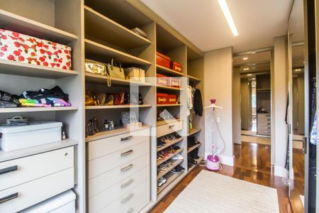 Apartamento à venda com 380m², 3 quartos e 5 vagas Apartamento à venda com 380m², 3 quartos e 5 vagasCloset da suíte 1