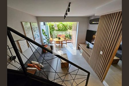 Sala de casa de condomínio para alugar com 2 quartos, 105m² em Brooklin, São Paulo