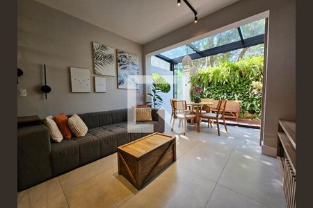 Sala de casa de condomínio para alugar com 2 quartos, 105m² em Brooklin, São Paulo