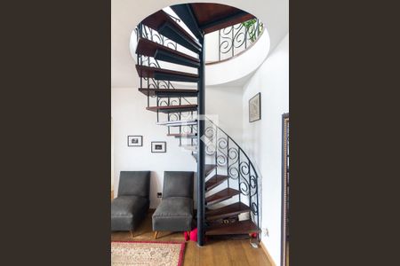 Apartamento à venda com 113m², 2 quartos e 1 vaga Apartamento à venda com 113m², 2 quartos e 1 vagaEscada