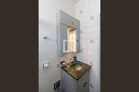 Apartamento para alugar com 55m², 2 quartos e 1 vaga Apartamento para alugar com 55m², 2 quartos e 1 vagaBanheiro social