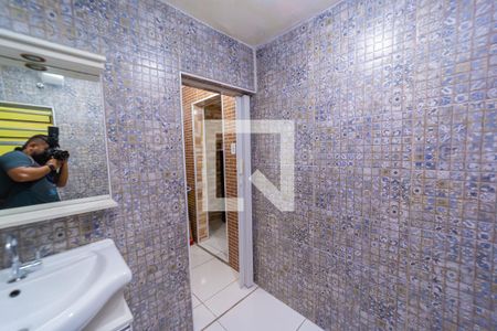 Casa à venda com 68m², 2 quartos e 1 vagaBanheiro