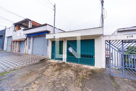 Casa à venda com 68m², 2 quartos e 1 vagaFachada