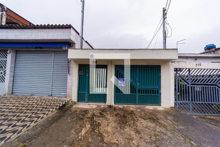 Casa à venda com 68m², 2 quartos e 1 vagaFachada