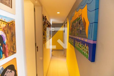 Corredor de apartamento à venda com 3 quartos, 120m² em Icaraí, Niterói