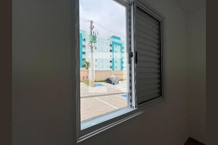 Vista Quarto 2 de apartamento para alugar com 2 quartos, 46m² em Parque Santa Rosa, Suzano