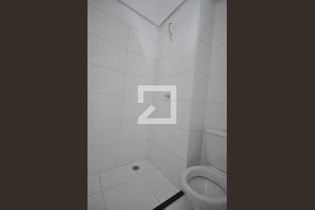 Banheiro de apartamento para alugar com 1 quarto, 38m² em Vila Mazzei, São Paulo