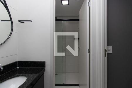Banheiro de apartamento para alugar com 1 quarto, 38m² em Vila Mazzei, São Paulo