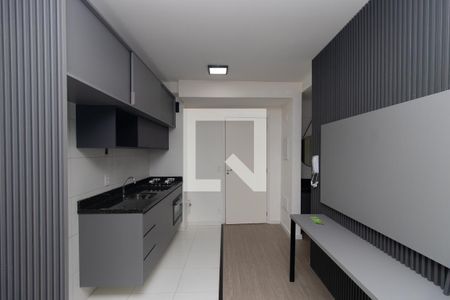 Sala/Cozinha de apartamento para alugar com 1 quarto, 38m² em Vila Mazzei, São Paulo