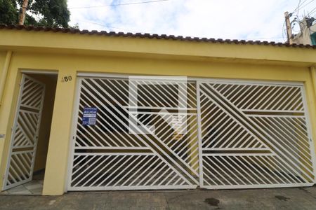 Casa para alugar com 90m², 2 quartos e 2 vagasFachada