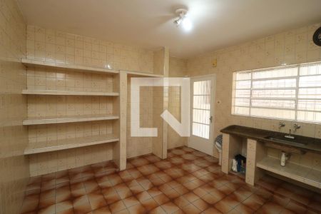 Casa para alugar com 90m², 2 quartos e 2 vagasCozinha