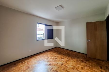 Casa à venda com 216m², 5 quartos e 3 vagas Casa à venda com 216m², 5 quartos e 3 vagasQuarto 2