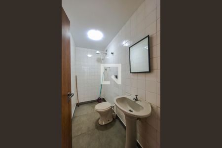 Casa à venda com 216m², 5 quartos e 3 vagas Casa à venda com 216m², 5 quartos e 3 vagasBanheiro de Serviço