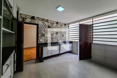 Casa à venda com 216m², 5 quartos e 3 vagas Casa à venda com 216m², 5 quartos e 3 vagasCozinha